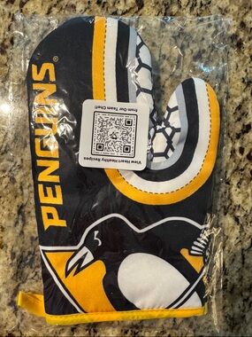 Pittsburgh Penguins Oven Mitt - Black & Gold